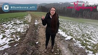 Непослушная дочка прыгает на члене худого отчима в душе