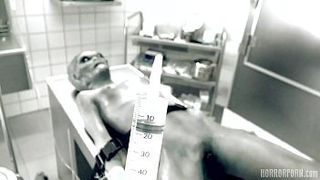 Ученый не сдержался и выебал инопланетную телку, пока коллеги ушли на обед