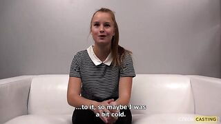 Примерная девушка сосёт член и трахается раком на кастинге
