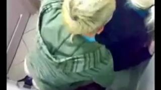 Подборка пьяных русских тёлок трахающихся с незнакомцами в туалете